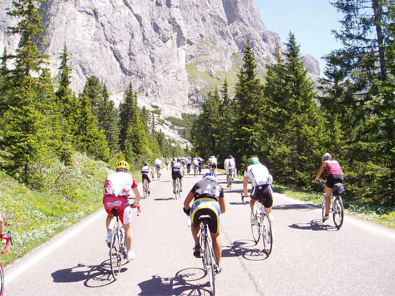 gal/2010/07 - Sella Ronda Bike Day 2010/05 - SellaRonda_Bike_Day/04 - L_affascinante e duro Passo Sella/3P6270180-01.jpg